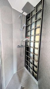 Bad-Dusche