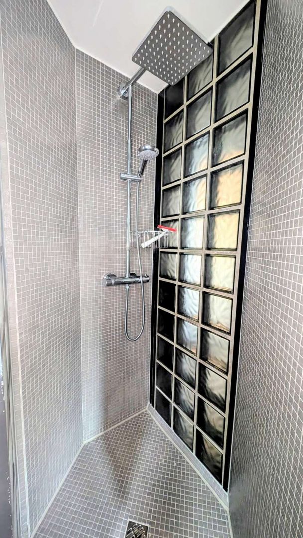 Bad-Dusche