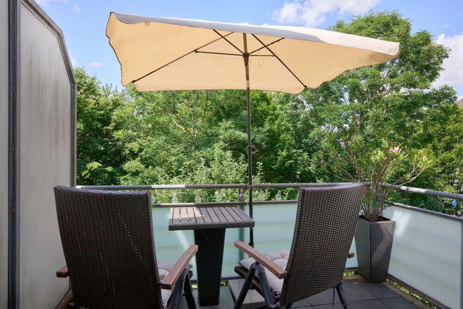 Balkon mit Blick ins Grüne