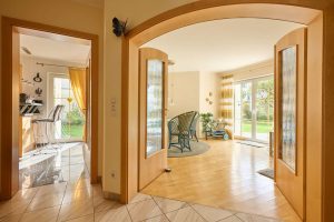 Blick zu Küche und Essbereich-EG