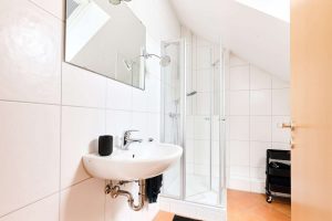 Dachgeschoss- Duschbad