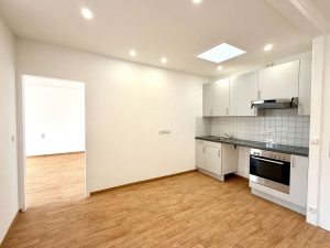 Essbereich und Zugang zum Wohnzimmer