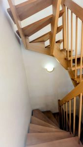 Abgang ins Untergeschoss