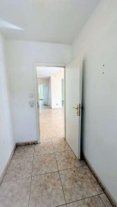 Erdgeschoss-Hauswirtschaftraum und Speis