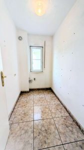 Erdgeschoss-Hauswirtschaftraum und Speis