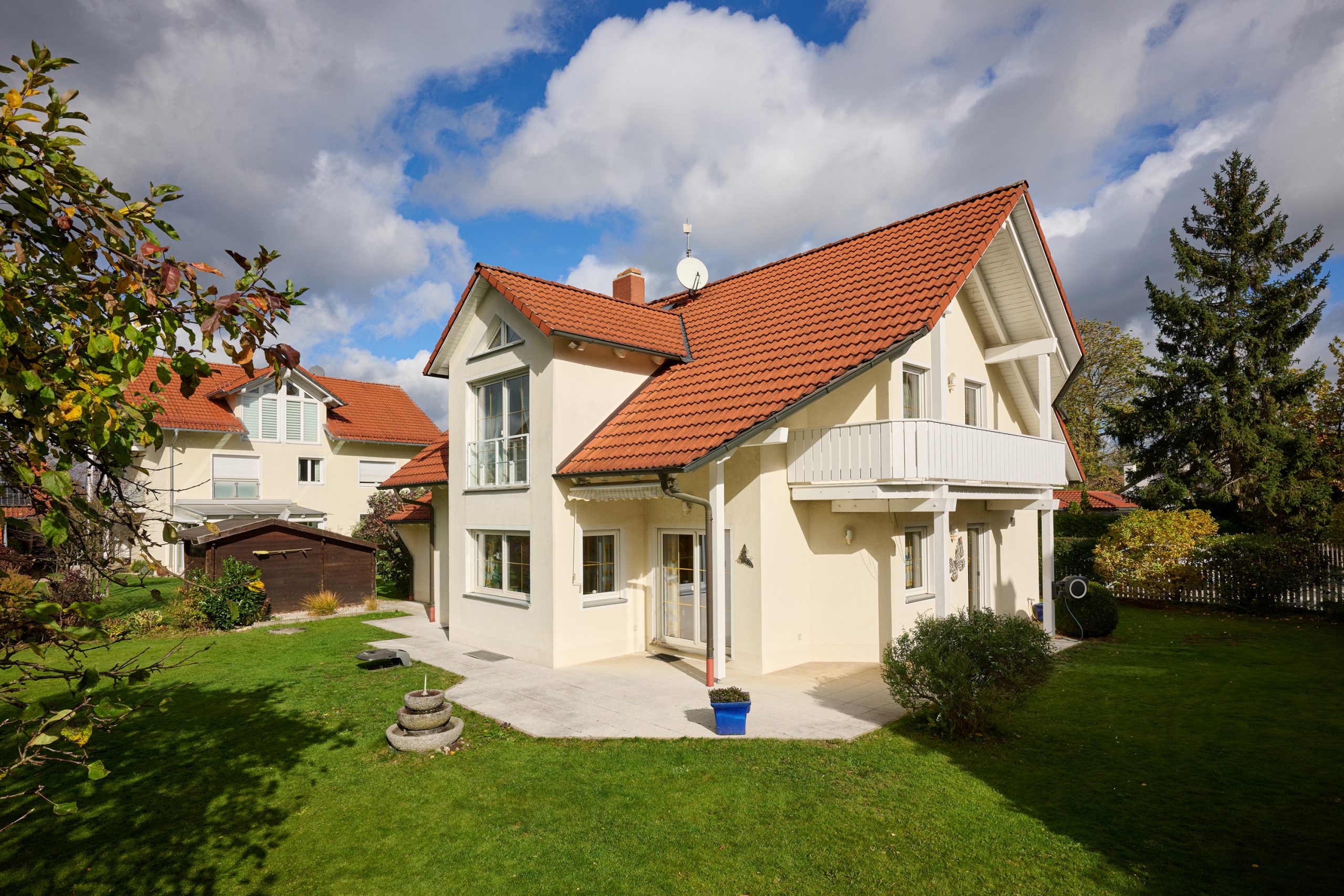 Exklusives Einfamilienhaus in ruhiger Traumlage – Eleganz, Raum und Komfort vereint — Bild 1