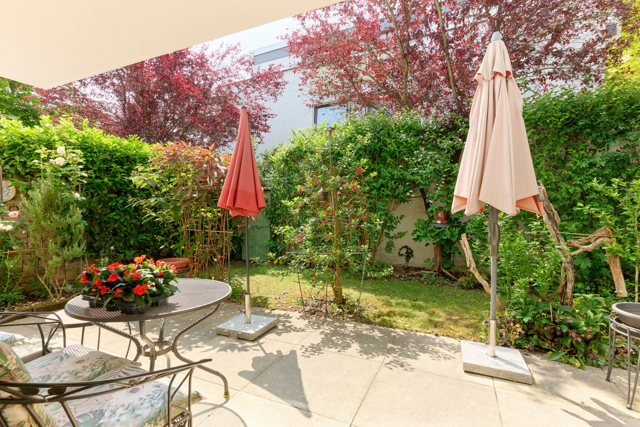 Gartenidylle in Bestlage–Top Wohnung mit Terrasse, ca. 140 m² Privatgarten und A+ Energieeffizienz! — Bild 1