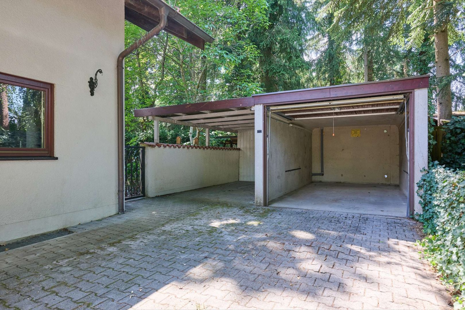 Garage und Carport