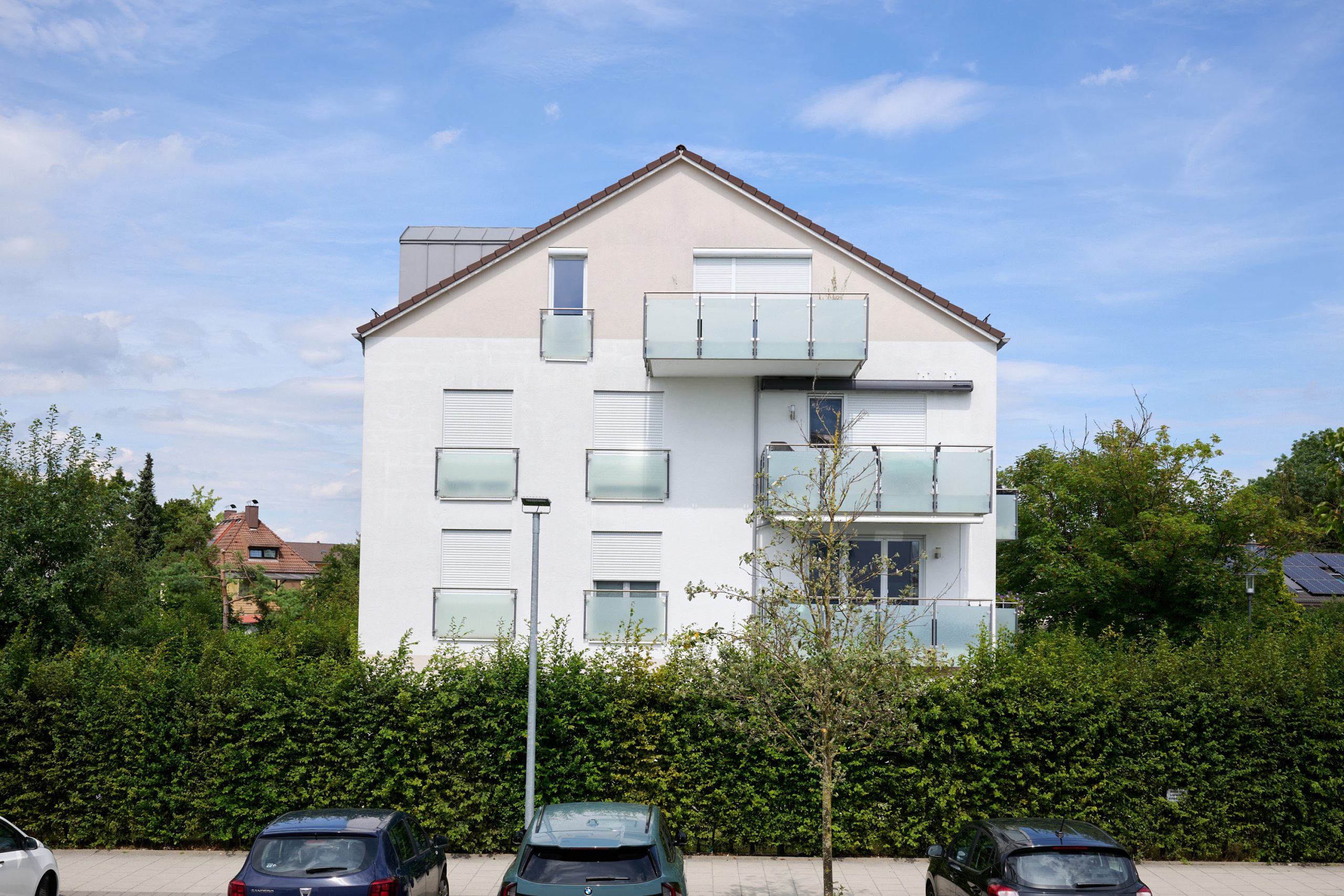 Hoch hinauf und tief geparkt: Penthouse- Feeling mit XXl- Balkon und zwei Tiefgaragen-Stellplätzen! — Bild 2