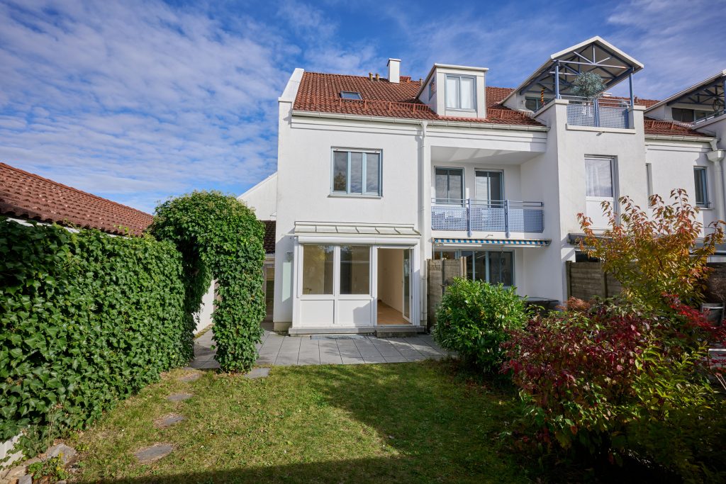 Charmante Maisonette-Wohnung über drei Etagen mit großzügigem Garten im Stil eines Reihenendhauses!