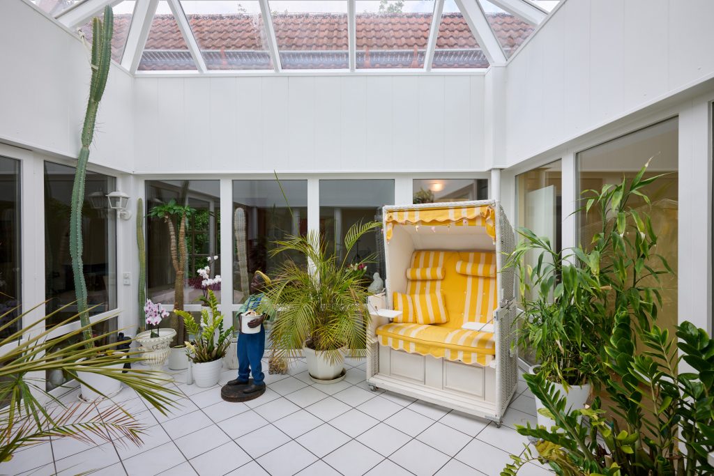 Lichtdurchfluteter Bungalow mit Atrium – barrierefreies Wohnjuwel mit vielfältigem Raumangebot