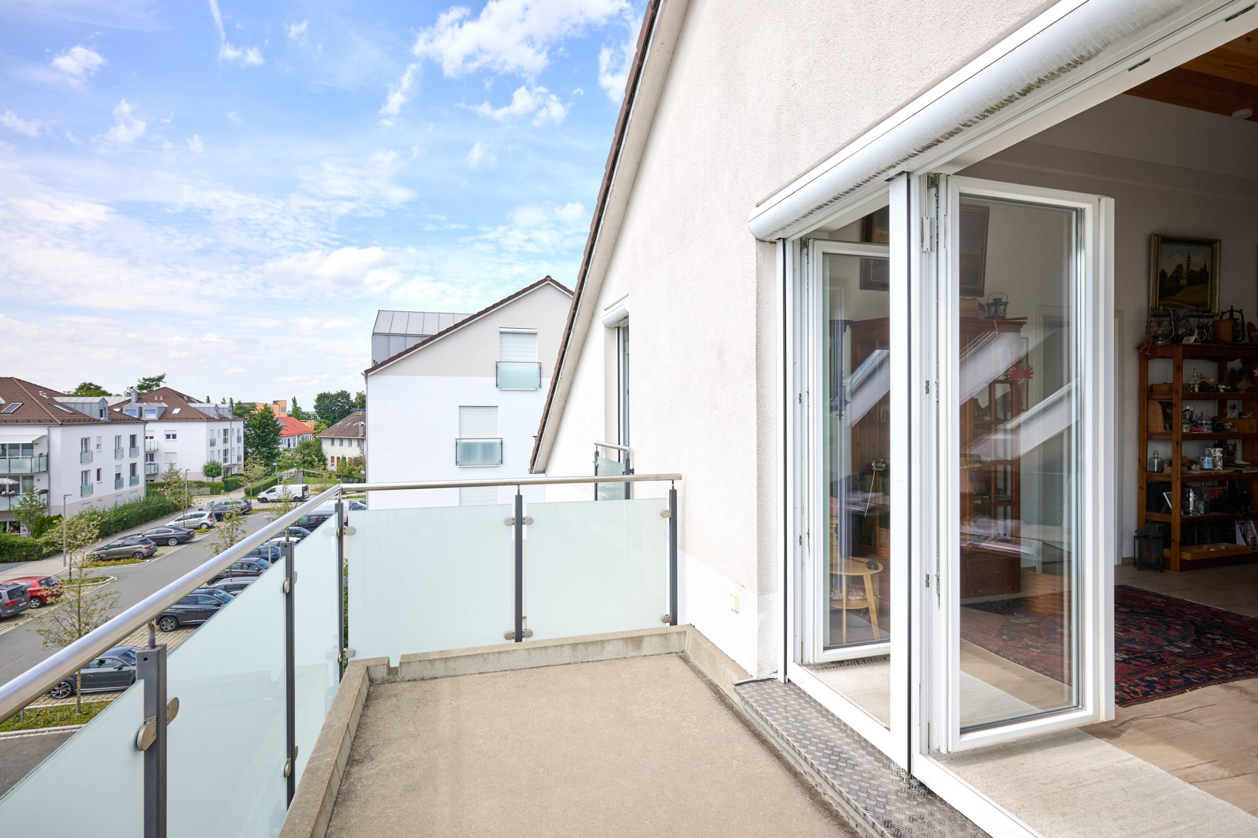 Hoch hinauf und tief geparkt: Penthouse- Feeling mit XXl- Balkon und zwei Tiefgaragen-Stellplätzen! — Bild 8