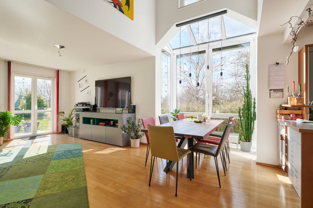Raumwunder mit Perspektive & Weitblick: Reihenendhaus mit ca. 370 m² Fläche & separierbarer Wohnung