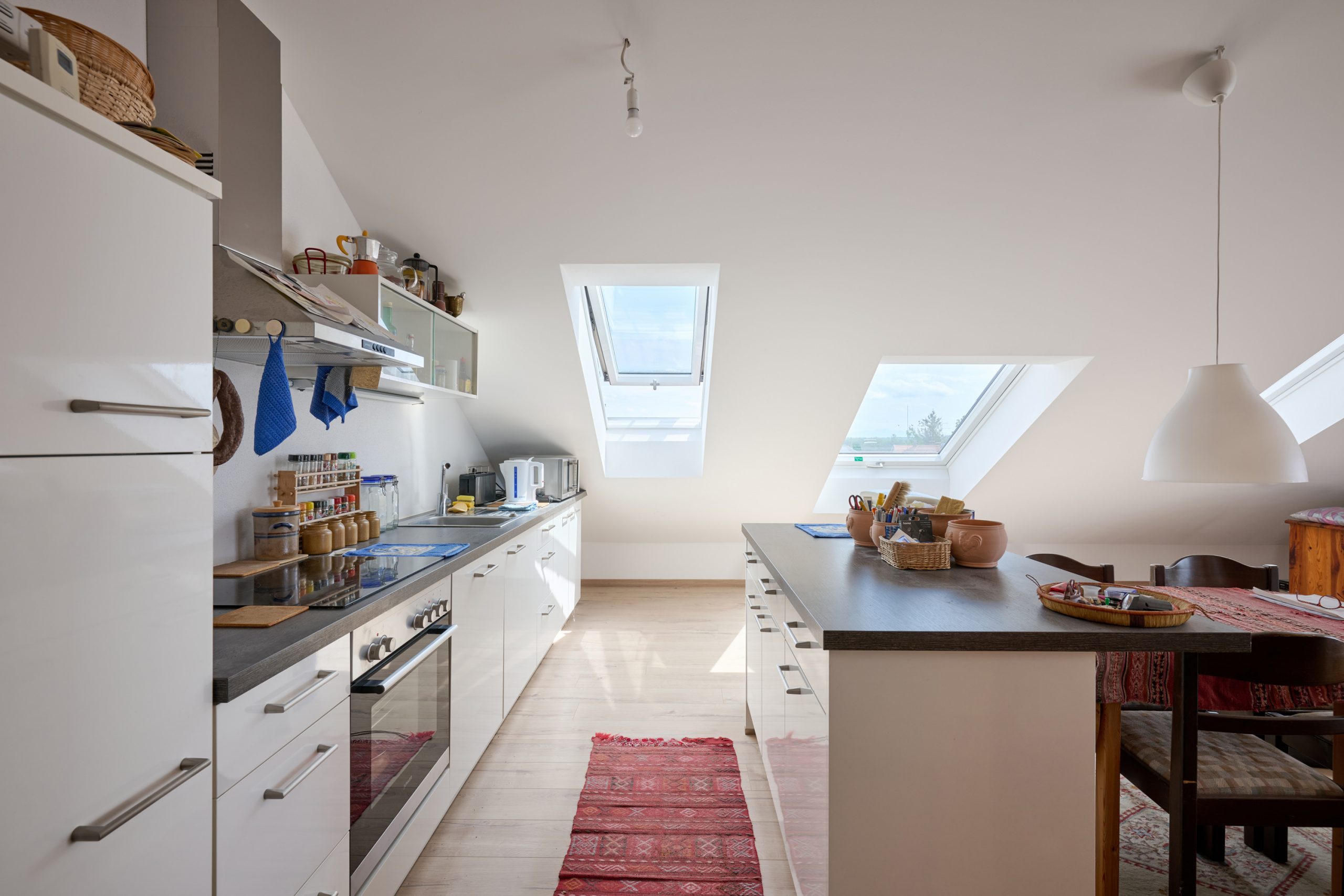 Hoch hinauf und tief geparkt: Penthouse- Feeling mit XXl- Balkon und zwei Tiefgaragen-Stellplätzen! — Bild 10