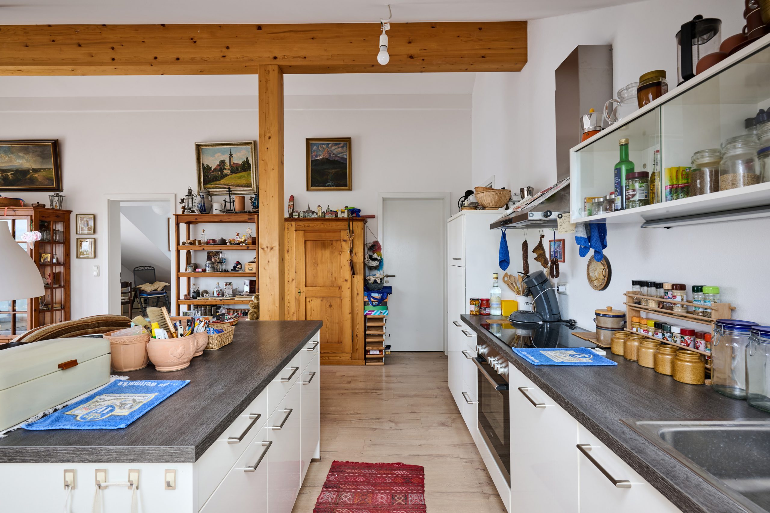 Hoch hinauf und tief geparkt: Penthouse- Feeling mit XXl- Balkon und zwei Tiefgaragen-Stellplätzen! — Bild 12