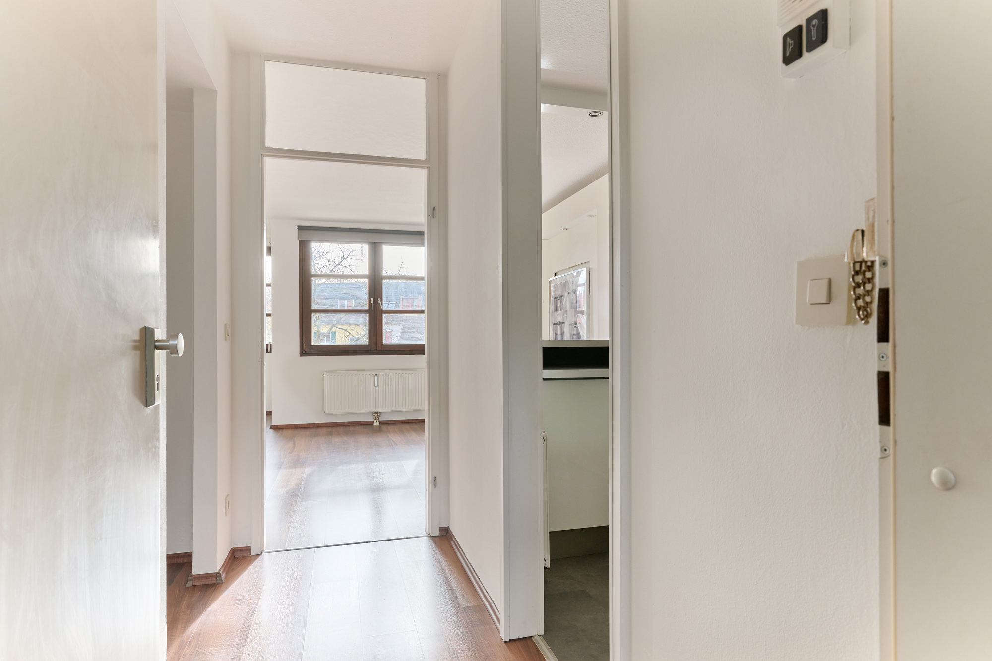 Großes 1-Zimmer-Apartment mit Balkon und Tiefgaragenstellplatz in ruhiger Lage von Heimstetten — Bild 2