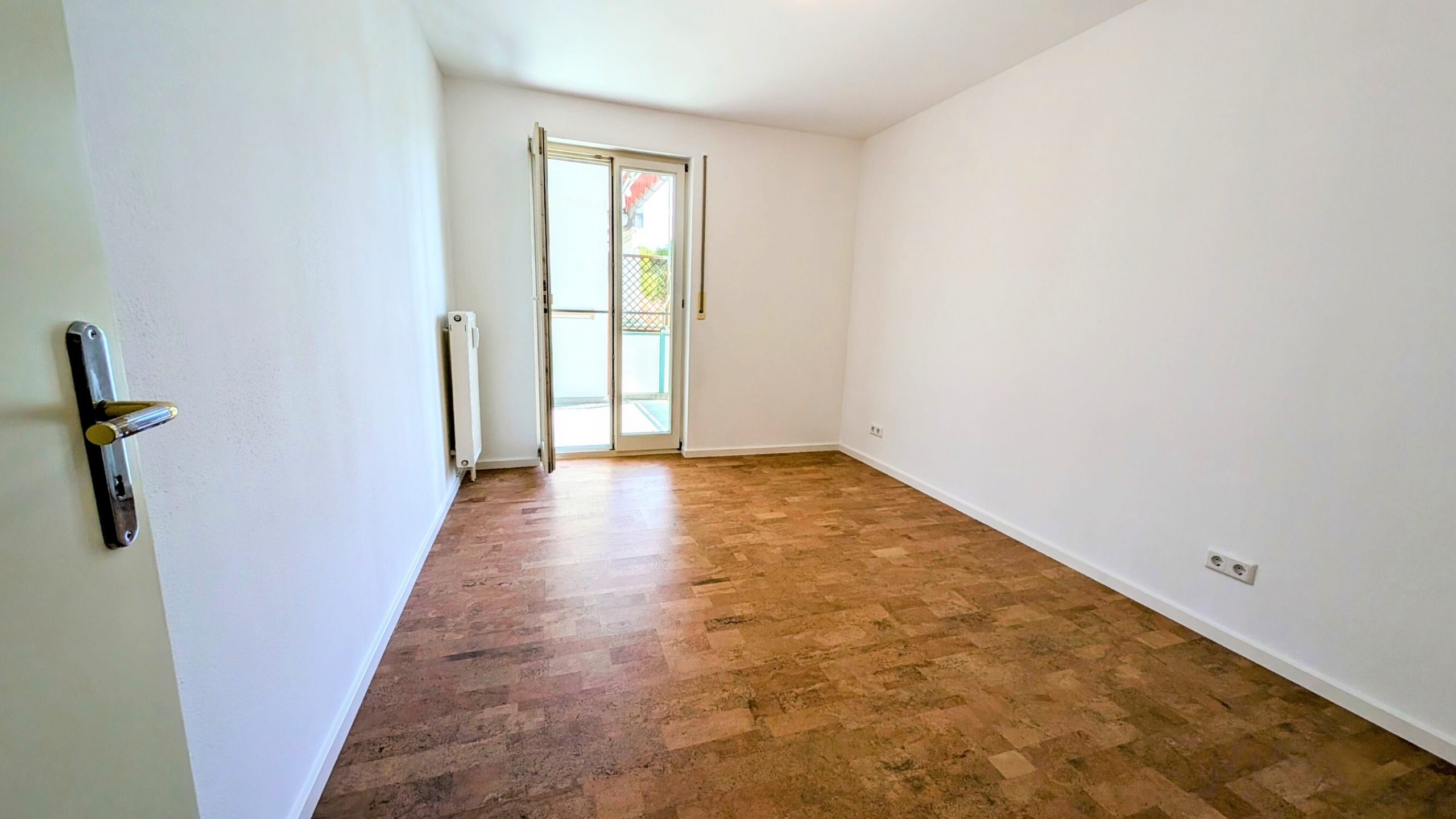 Helle 3-Zimmerwohnung mit großem Balkon, Top-Grundriss und Tiefgaragenstellplatz — Bild 9