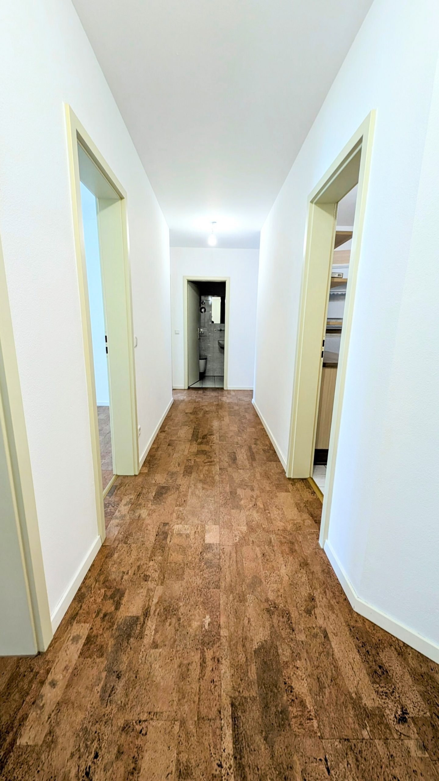 Helle 3-Zimmerwohnung mit großem Balkon, Top-Grundriss und Tiefgaragenstellplatz — Bild 3