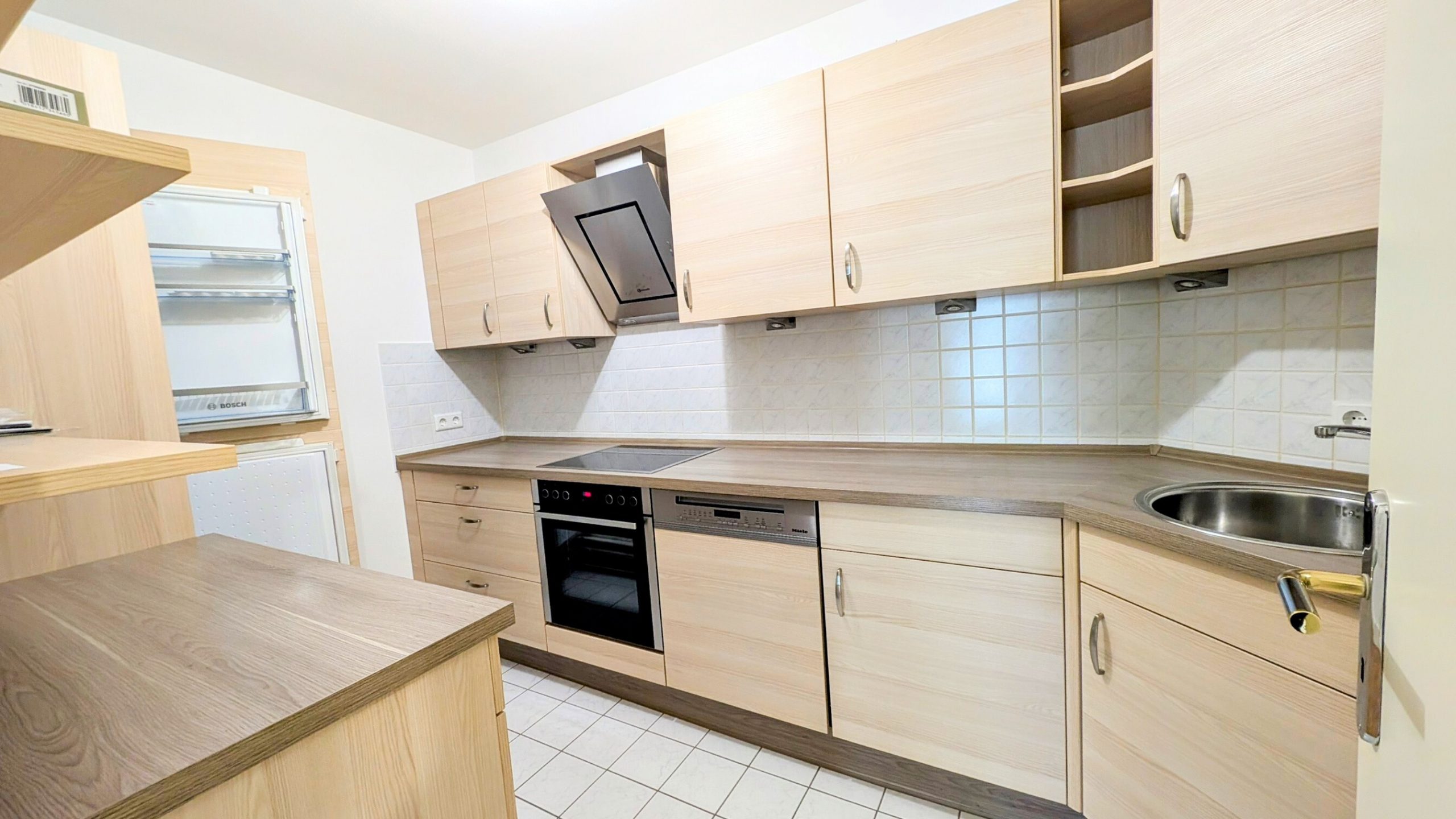Helle 3-Zimmerwohnung mit großem Balkon, Top-Grundriss und Tiefgaragenstellplatz — Bild 7