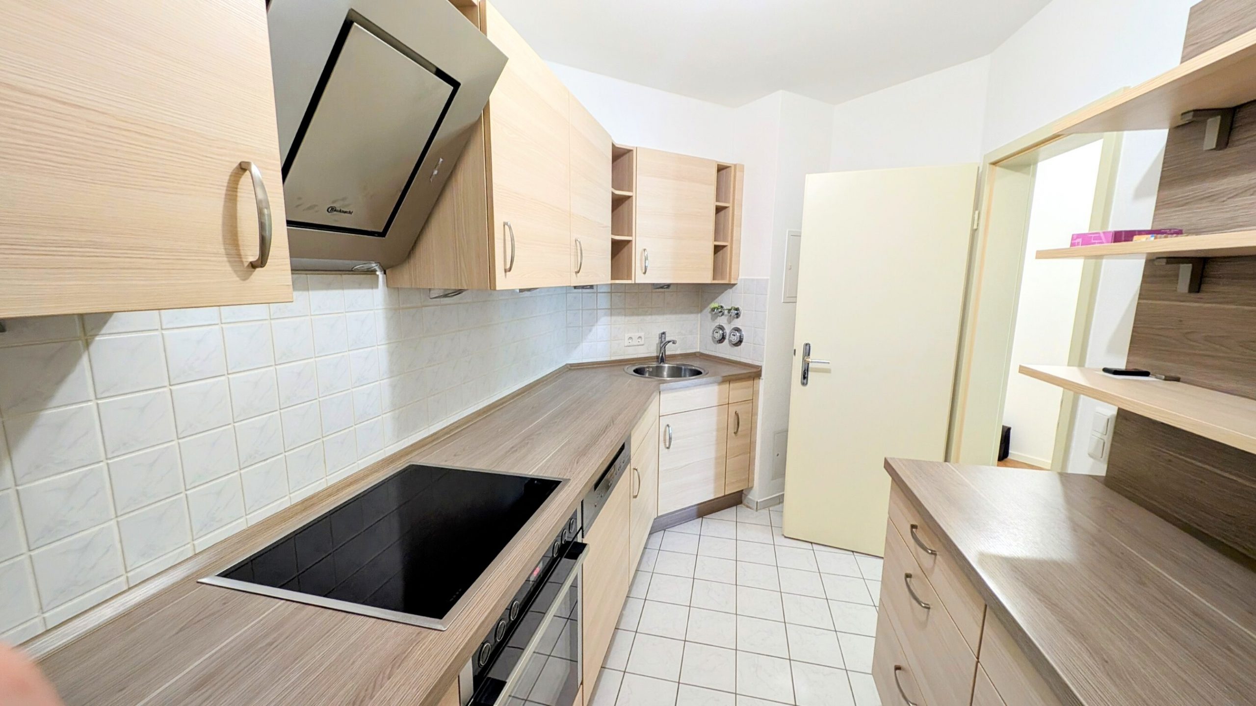Helle 3-Zimmerwohnung mit großem Balkon, Top-Grundriss und Tiefgaragenstellplatz — Bild 6