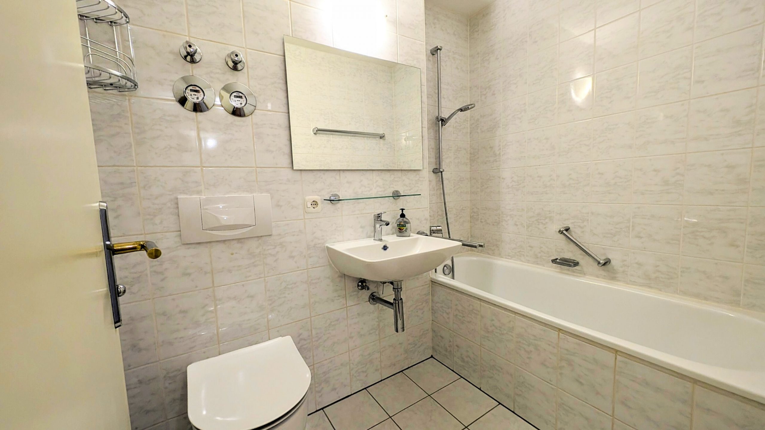 Helle 3-Zimmerwohnung mit großem Balkon, Top-Grundriss und Tiefgaragenstellplatz — Bild 10
