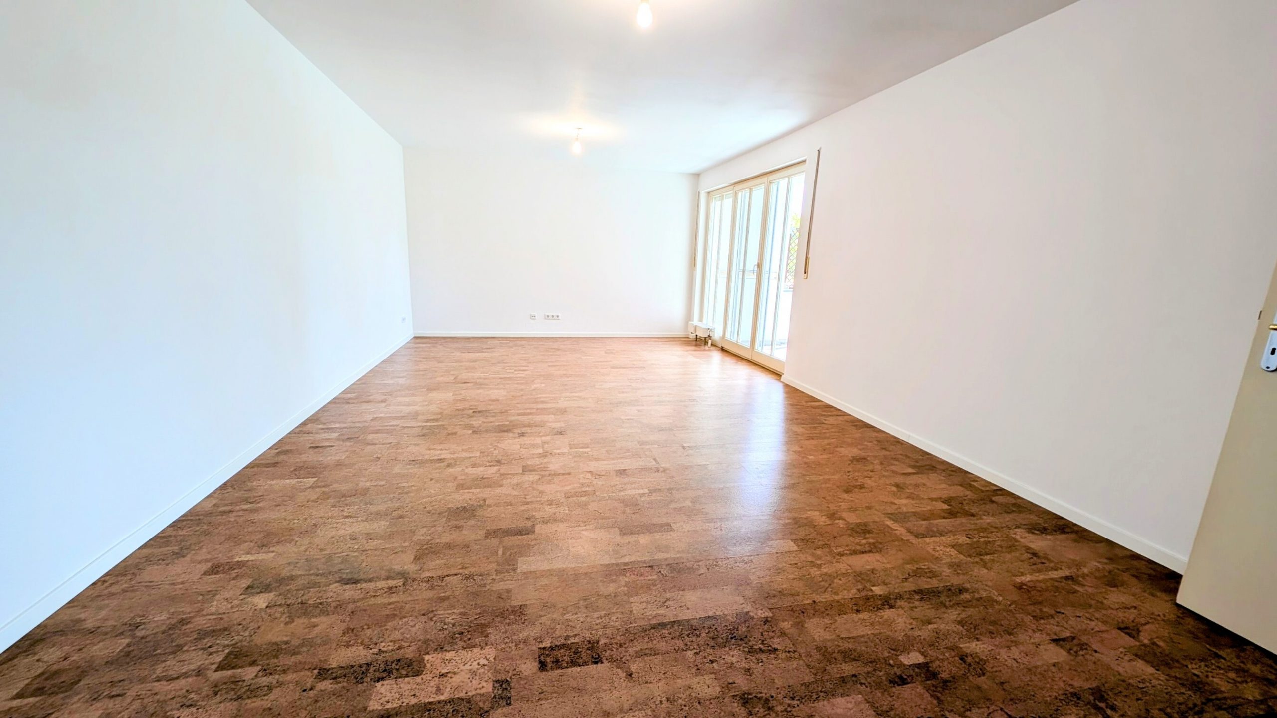 Helle 3-Zimmerwohnung mit großem Balkon, Top-Grundriss und Tiefgaragenstellplatz — Bild 5