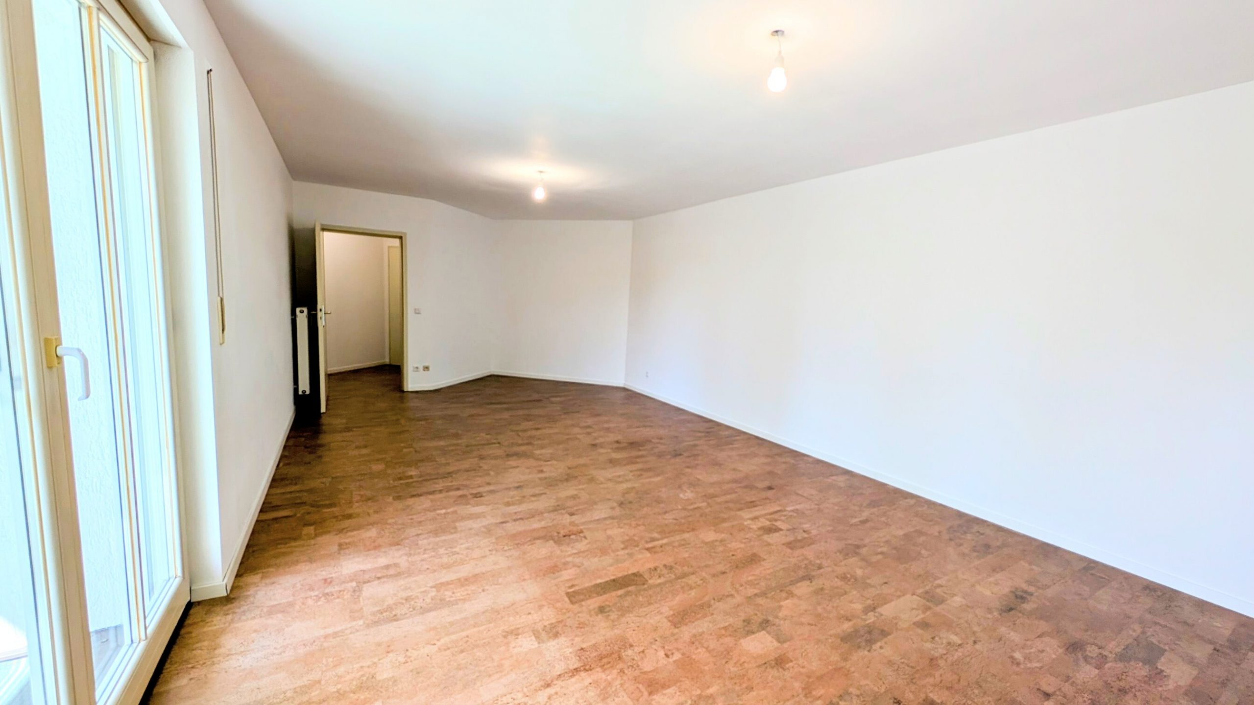 Helle 3-Zimmerwohnung mit großem Balkon, Top-Grundriss und Tiefgaragenstellplatz — Bild 4