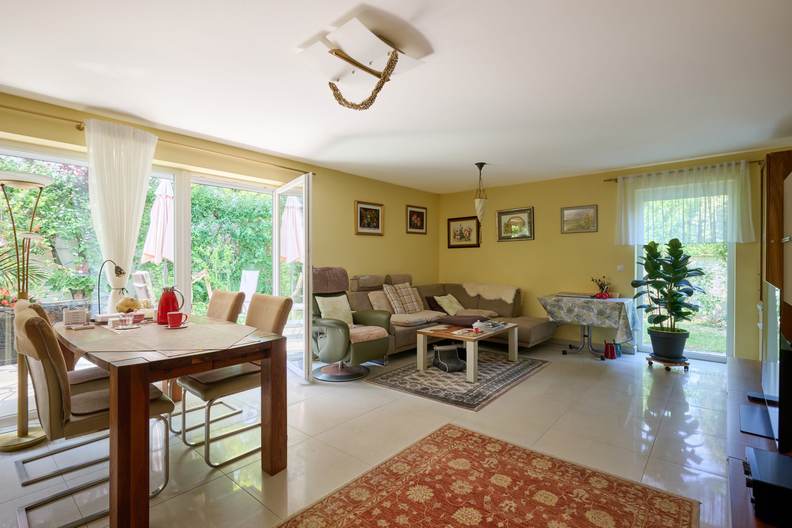 Gartenidylle in Bestlage–Top Wohnung mit Terrasse, ca. 140 m² Privatgarten und A+ Energieeffizienz! — Bild 4