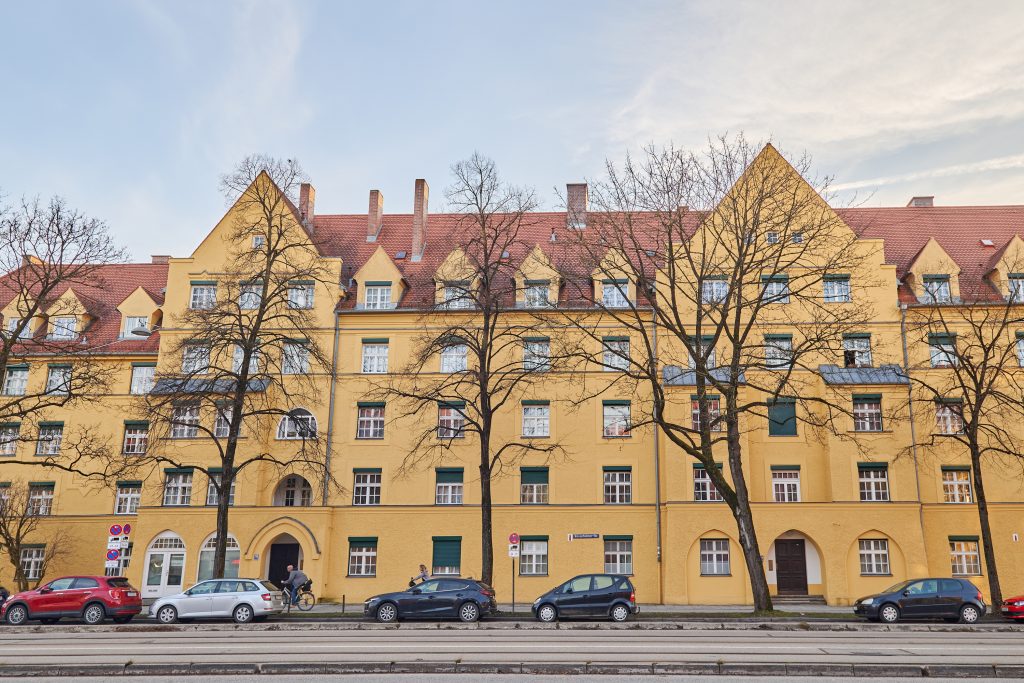 Altbaucharme trifft Zukunftsperspektive! 3,5-Zimmerwohnung mit Loggia im denkmalgeschützten Haus