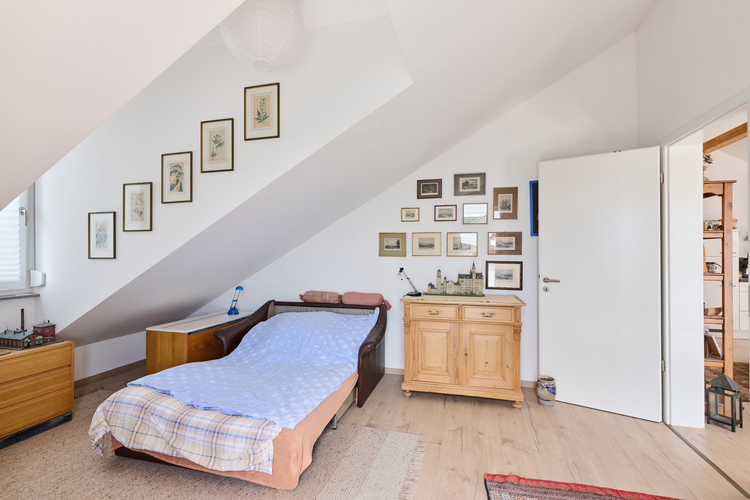 Hoch hinauf und tief geparkt: Penthouse- Feeling mit XXl- Balkon und zwei Tiefgaragen-Stellplätzen! — Bild 16
