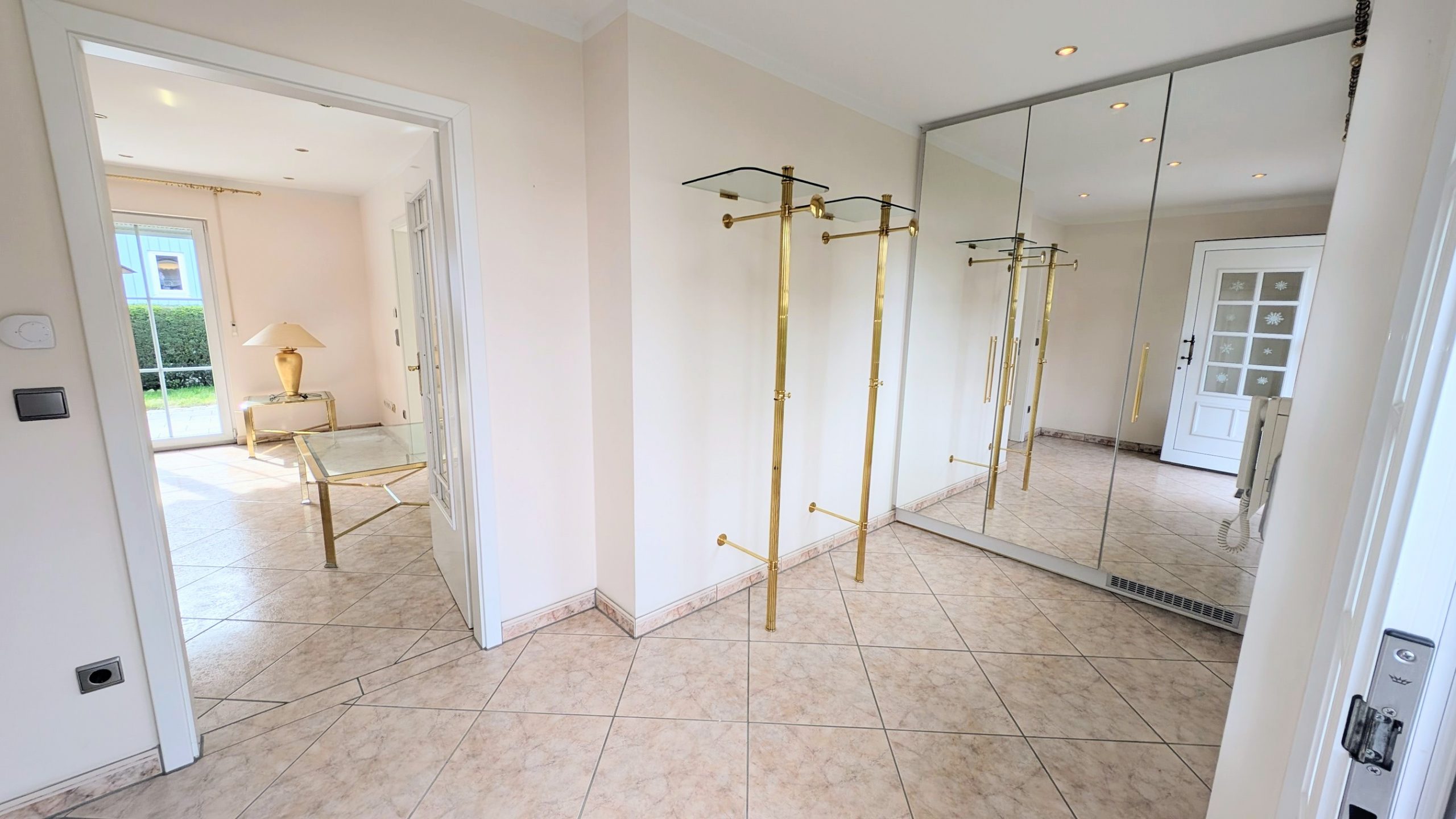 Einfamilienhaus mit großzügigem Raumgefühl, flexiblen Gestaltungsmöglichkeiten und Traum Grundstück — Bild 4