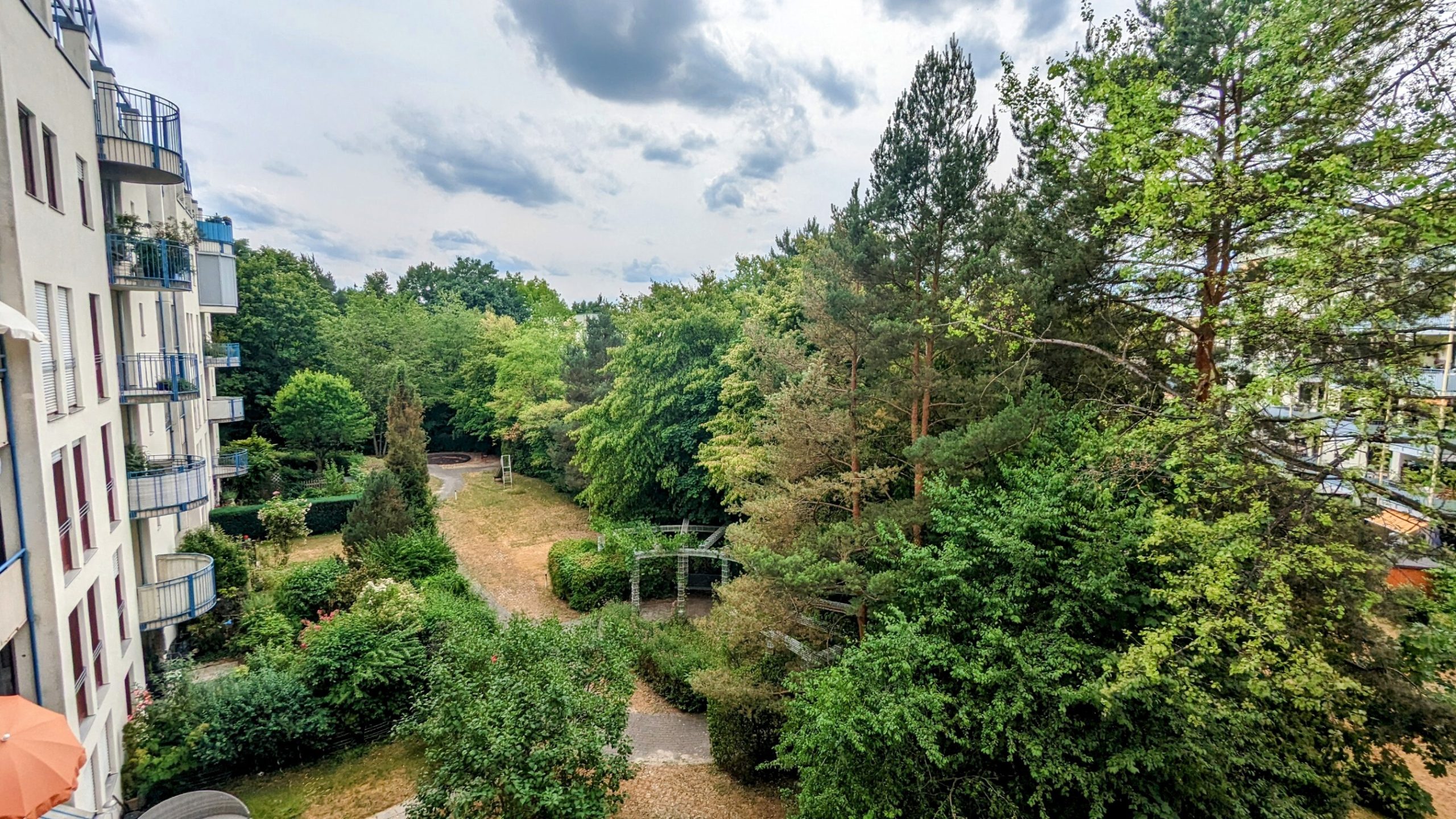 Alles im grünen Bereich! Energieeffizient√ Aufzug√ Balkon√ Stellplatz√ Einbauküche√ — Bild 2