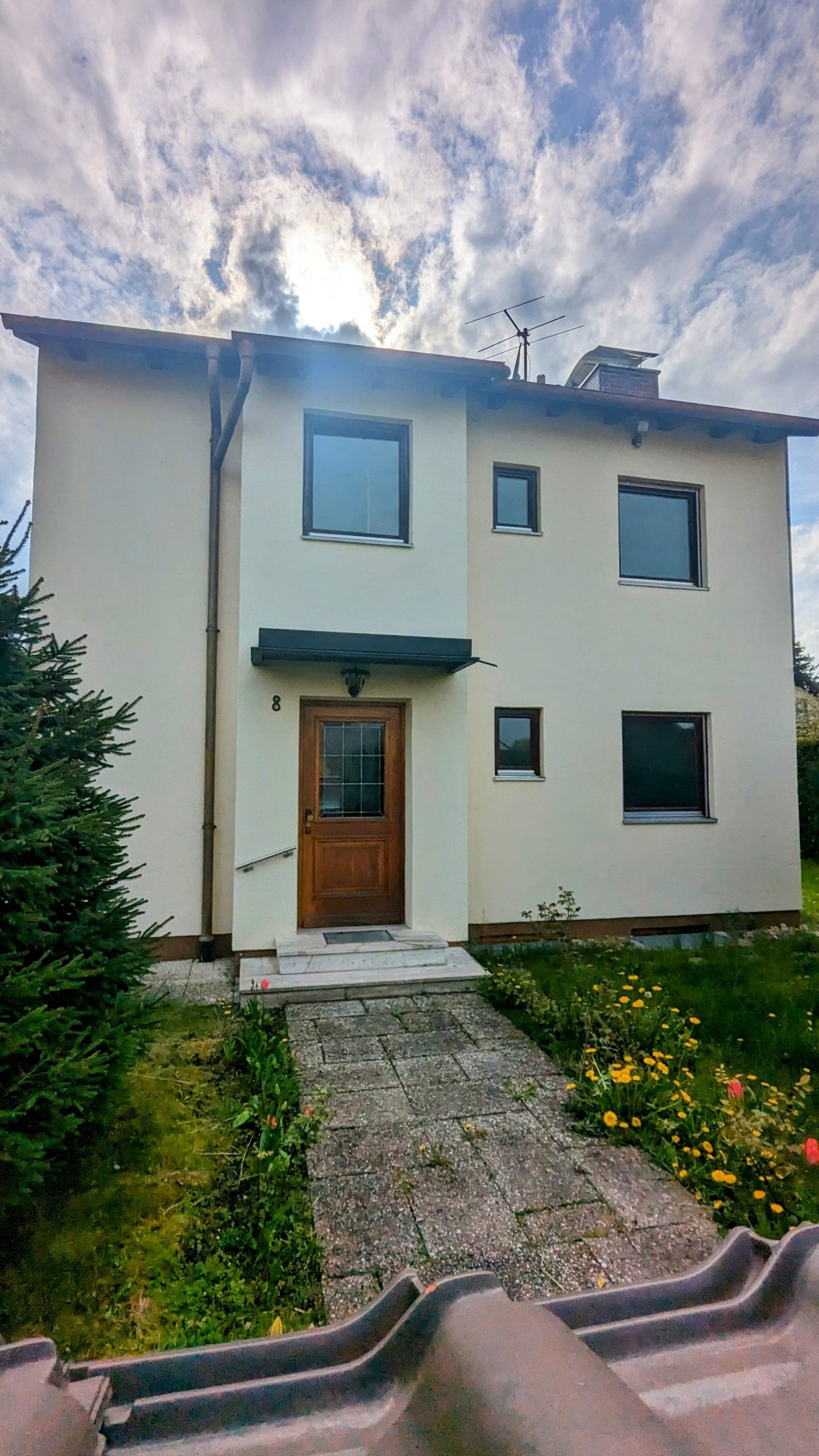 Ihr persönliches Kaufangebot ist gefragt: Sanierungsbedürftiges Einfamilienhaus auf Eckgrundstück! — Bild 3