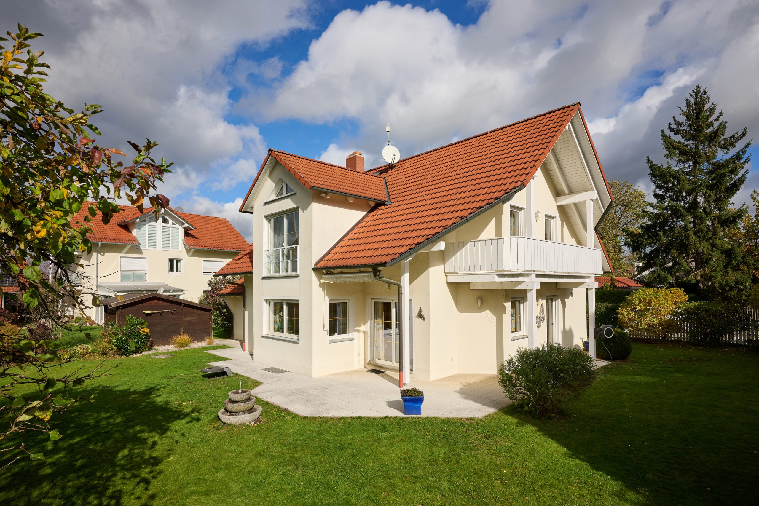 Exklusives Einfamilienhaus in ruhiger Traumlage – Eleganz, Raum und Komfort vereint — Bild 1